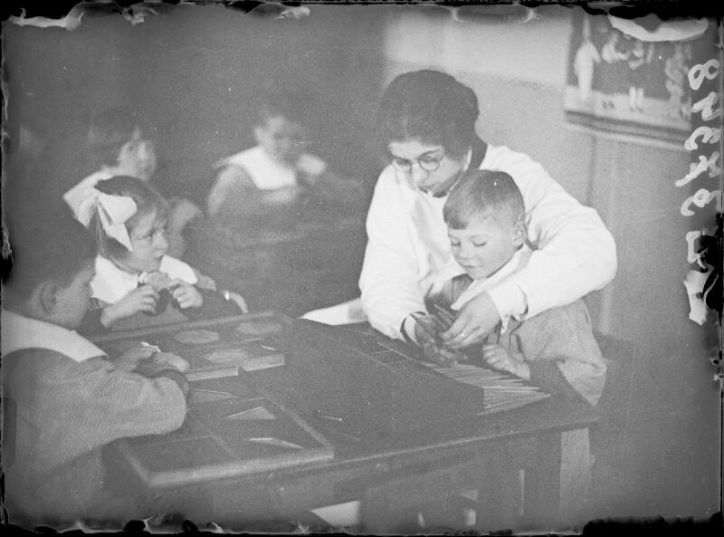 Kindergärtnerin um 1920