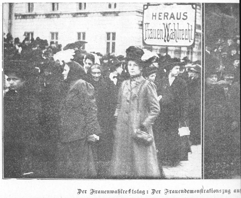 Frauenwahlrechtstag auf der Wiener Ringstraße. 1911
