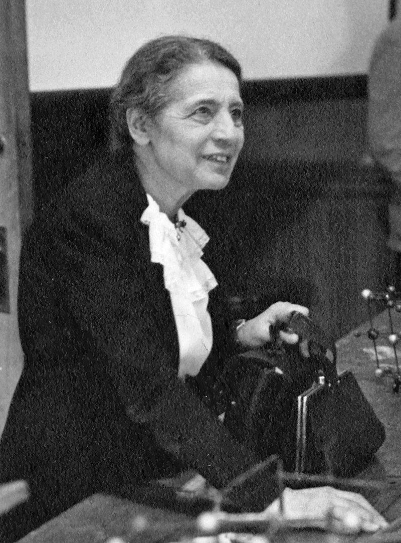 Univ.-Prof. Dr. Liese Meitner im Hörsaal